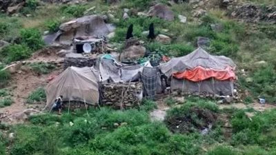  منذ فترة طويلة عاش عند سفح جبل إحدى القرى