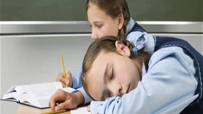ابنتك تنام اثناء الدرس