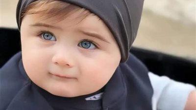 لعبة في يده